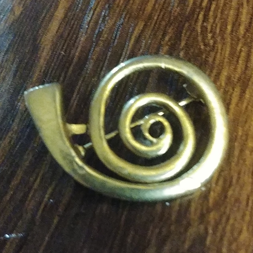 Vintage Gold toned Eqyptian Small Swirl Br…